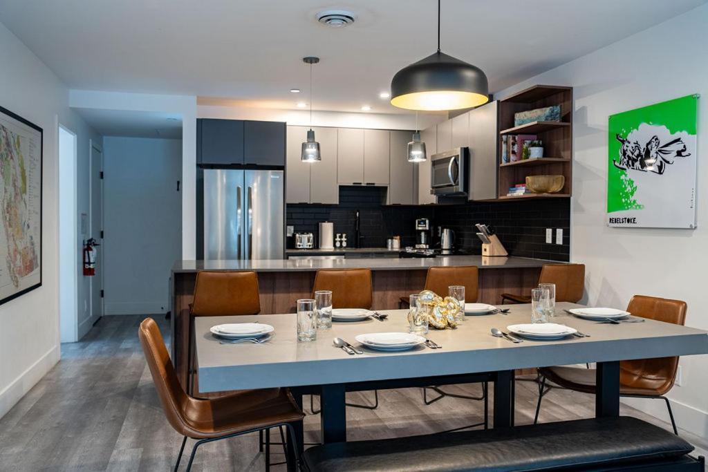 Revel In The Stoke By Revelstoke Vacations Apartment Екстериор снимка