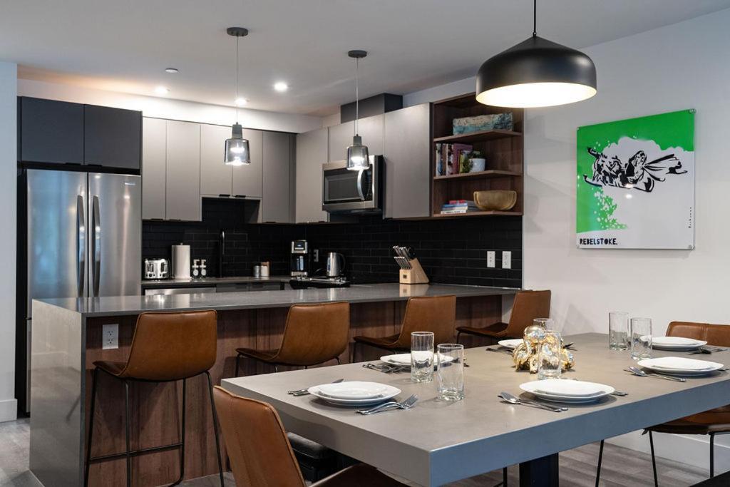 Revel In The Stoke By Revelstoke Vacations Apartment Екстериор снимка